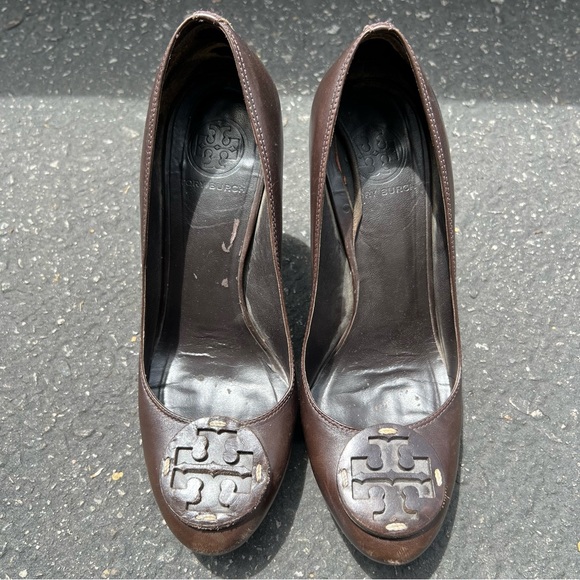 Tory Burch Betty Pump Brown Leather - Picture 9 of 13